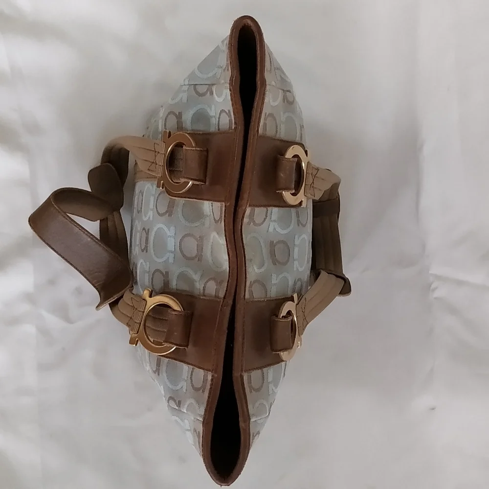 Salvatore Ferragamo Gancini Handbag AF215373 (Authentic ) - Picture 6 of 17